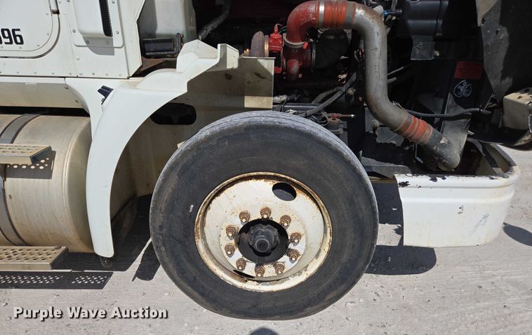 image for item ED2142 2007 International 9400i SBA flatbed truck with mud mixing system