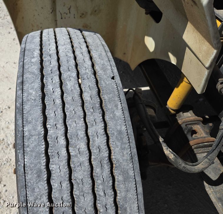 image for item ED2142 2007 International 9400i SBA flatbed truck with mud mixing system