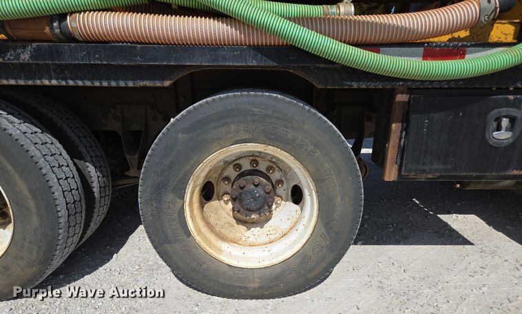 image for item ED2142 2007 International 9400i SBA flatbed truck with mud mixing system