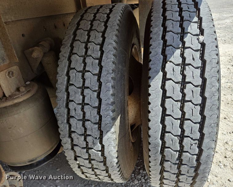 image for item ED2142 2007 International 9400i SBA flatbed truck with mud mixing system