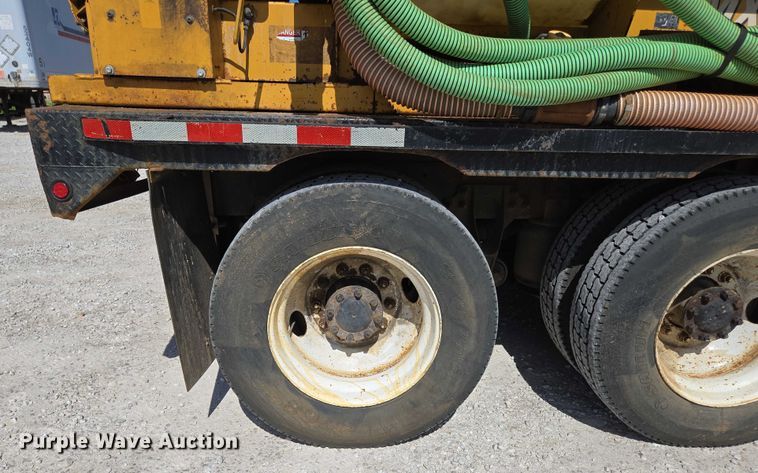 image for item ED2142 2007 International 9400i SBA flatbed truck with mud mixing system