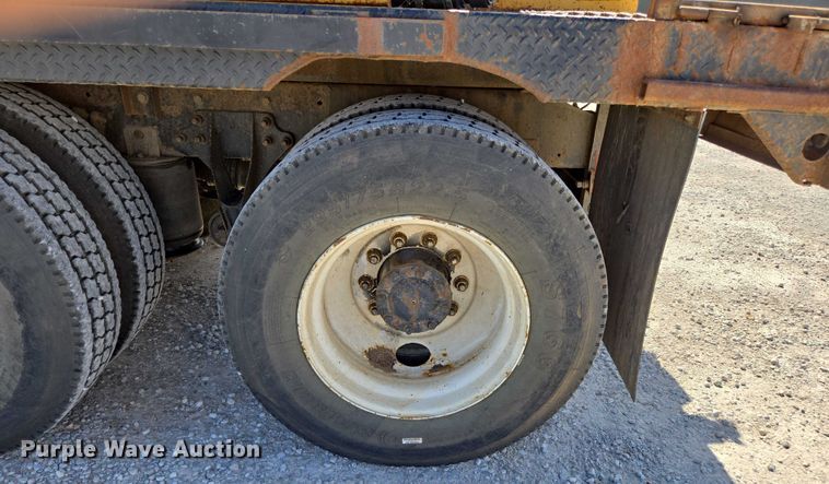 image for item ED2142 2007 International 9400i SBA flatbed truck with mud mixing system