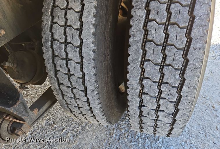 image for item ED2142 2007 International 9400i SBA flatbed truck with mud mixing system