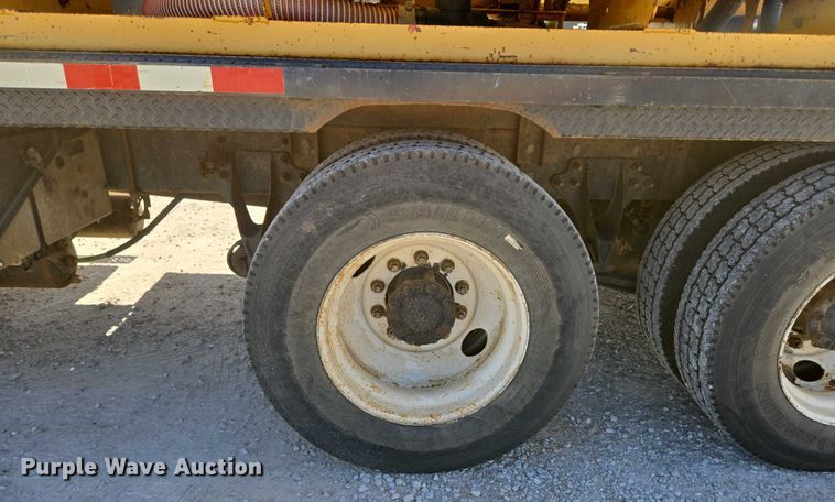 image for item ED2142 2007 International 9400i SBA flatbed truck with mud mixing system