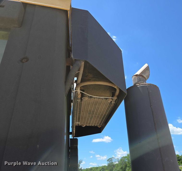 image for item ED2144 2002 Caterpillar 963C track loader