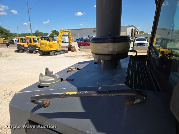 image for item ED2144 2002 Caterpillar 963C track loader