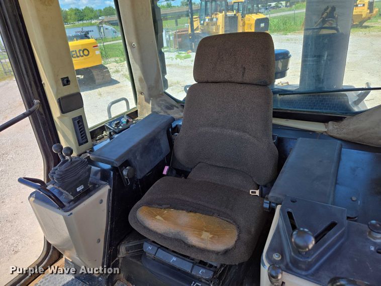 image for item ED2144 2002 Caterpillar 963C track loader