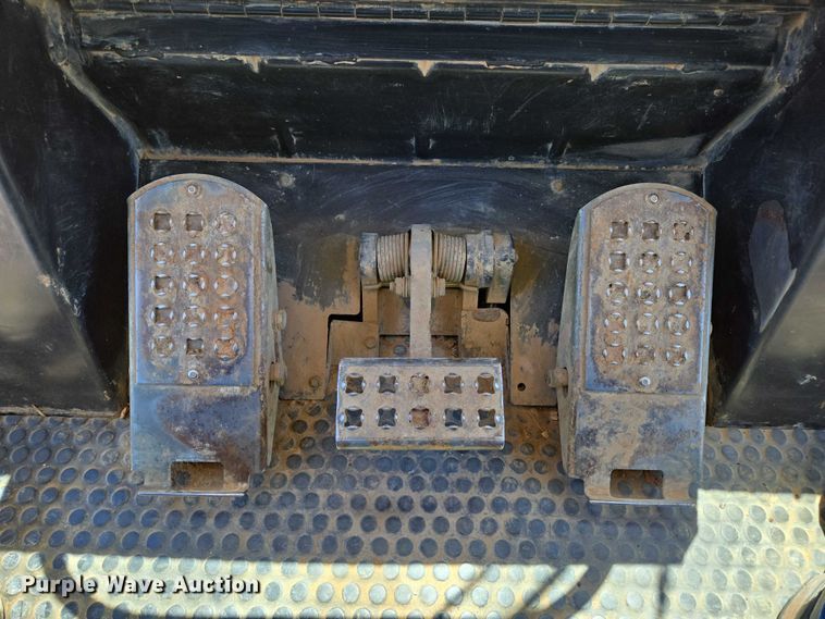 image for item ED2144 2002 Caterpillar 963C track loader