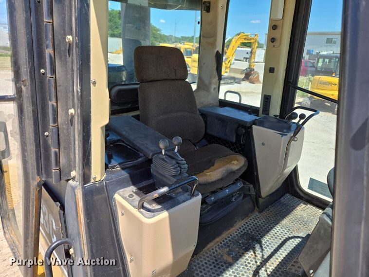 image for item ED2144 2002 Caterpillar 963C track loader