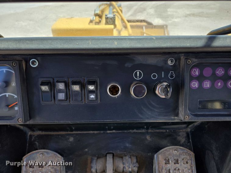 image for item ED2144 2002 Caterpillar 963C track loader