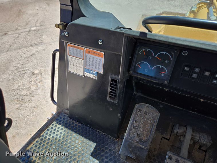 image for item ED2144 2002 Caterpillar 963C track loader