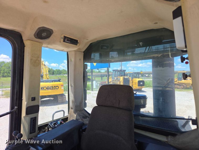 image for item ED2144 2002 Caterpillar 963C track loader