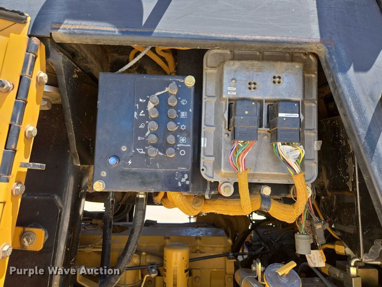 image for item ED2144 2002 Caterpillar 963C track loader