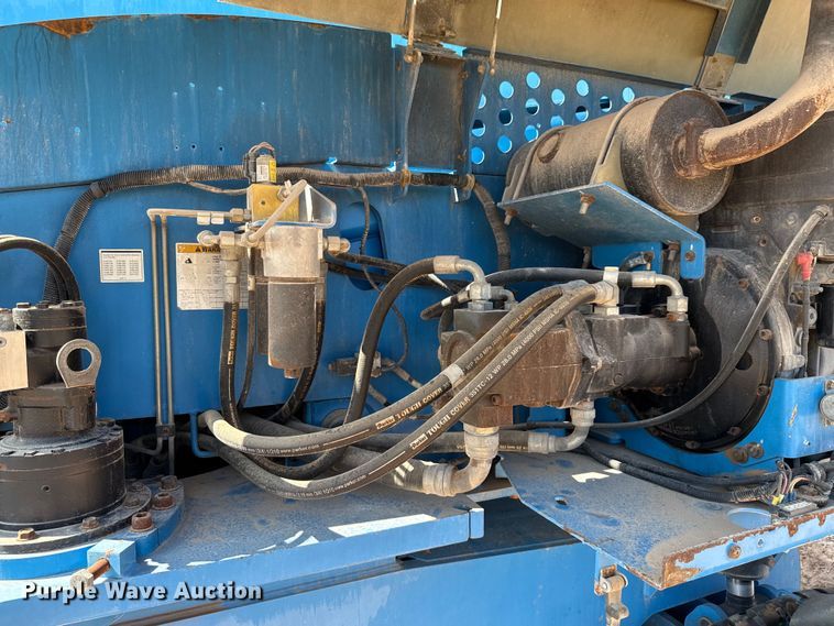 image for item ED5791 2010 Genie S-80X boom lift