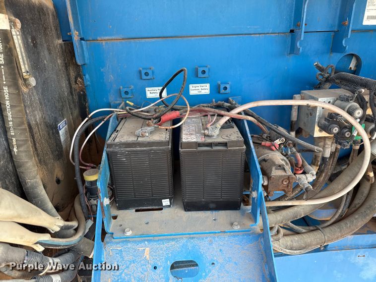 image for item ED5791 2010 Genie S-80X boom lift