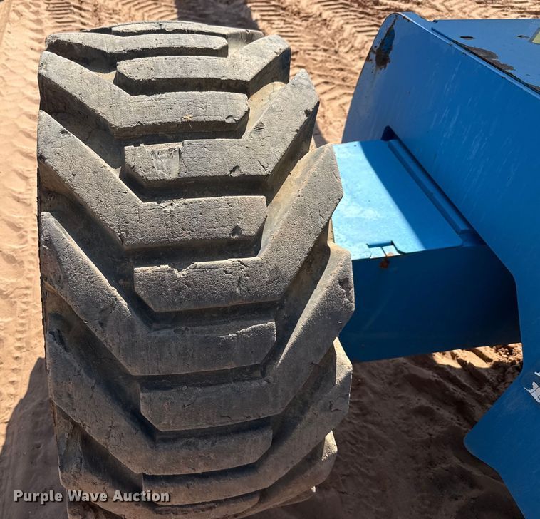 image for item ED5791 2010 Genie S-80X boom lift