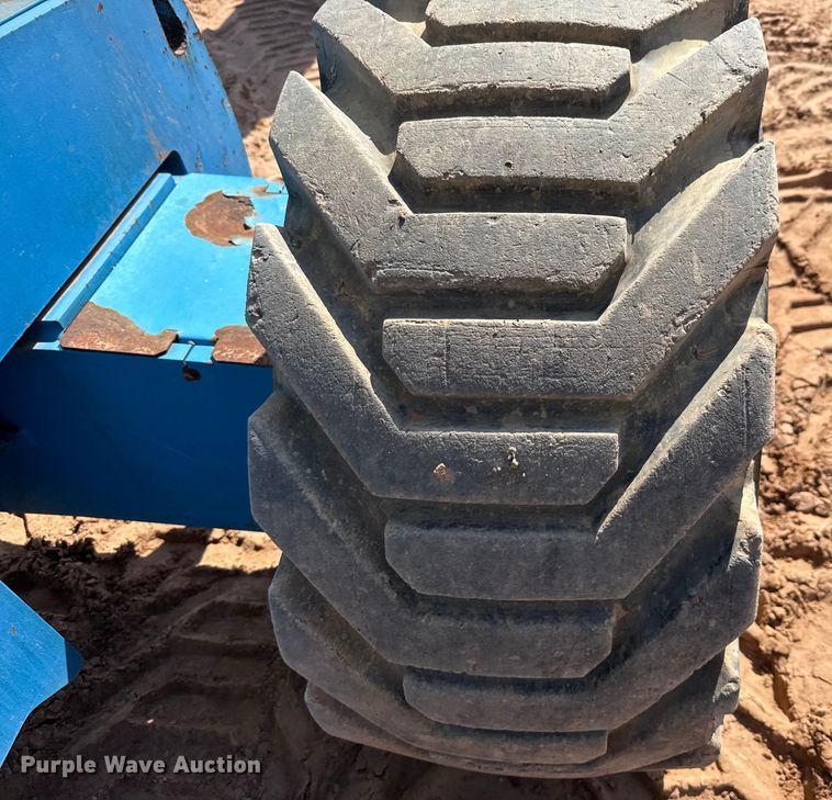 image for item ED5791 2010 Genie S-80X boom lift