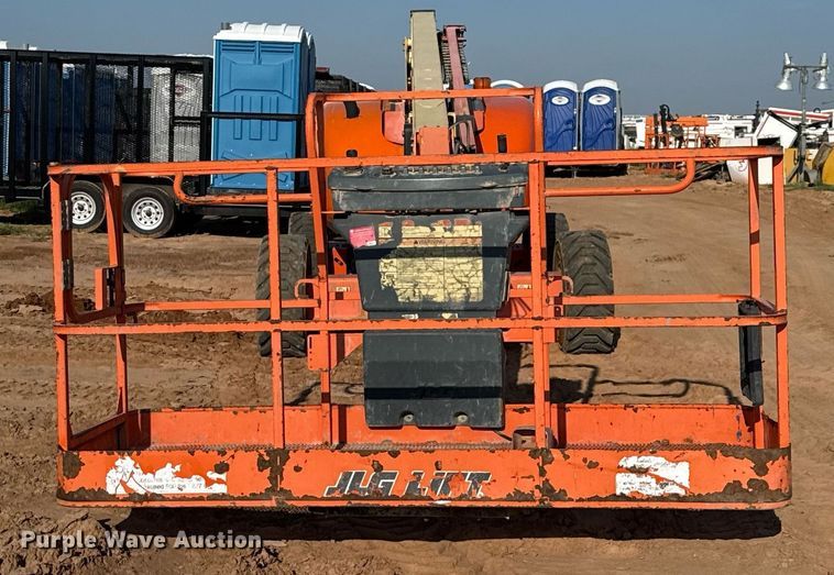 image for item ED5792 2003 JLG 600AJ boom lift