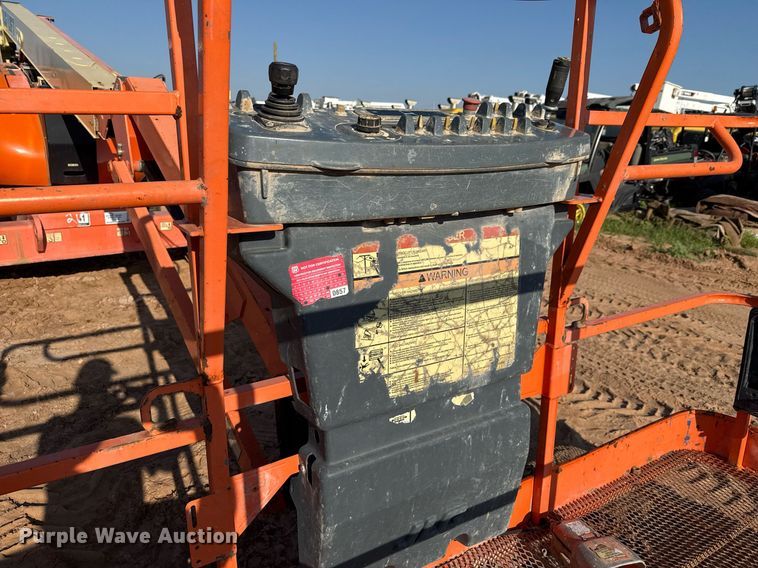 image for item ED5792 2003 JLG 600AJ boom lift