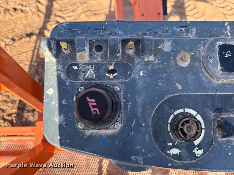 image for item ED5792 2003 JLG 600AJ boom lift