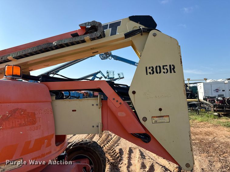 image for item ED5792 2003 JLG 600AJ boom lift
