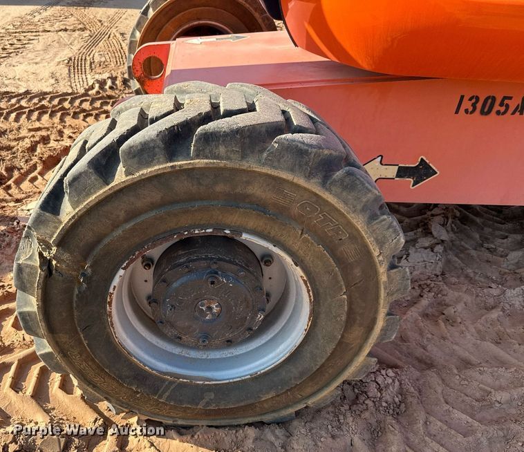 image for item ED5792 2003 JLG 600AJ boom lift