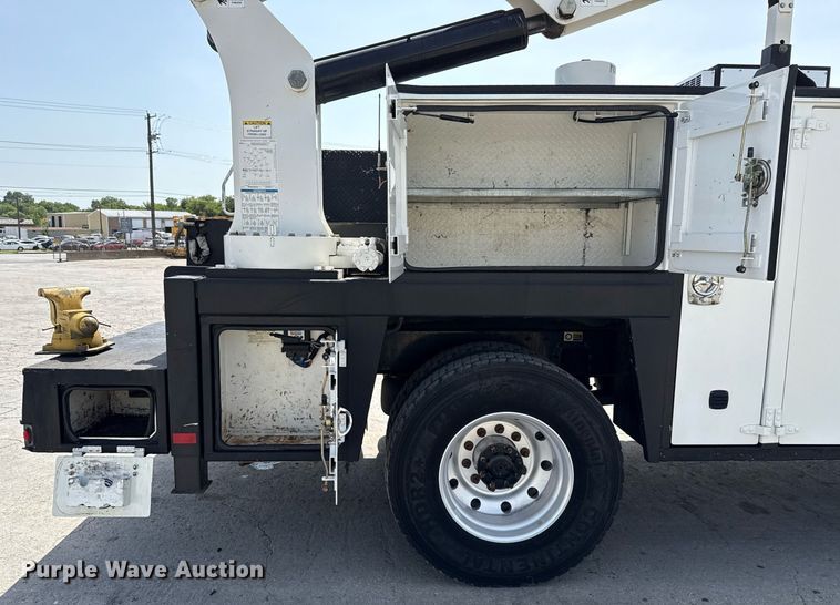 image for item ED5799 2016 Peterbilt 337 crane truck