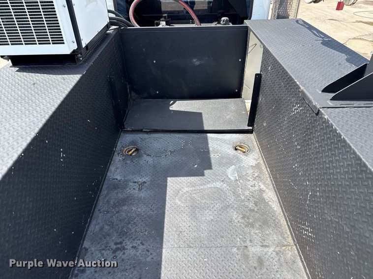 image for item ED5799 2016 Peterbilt 337 crane truck