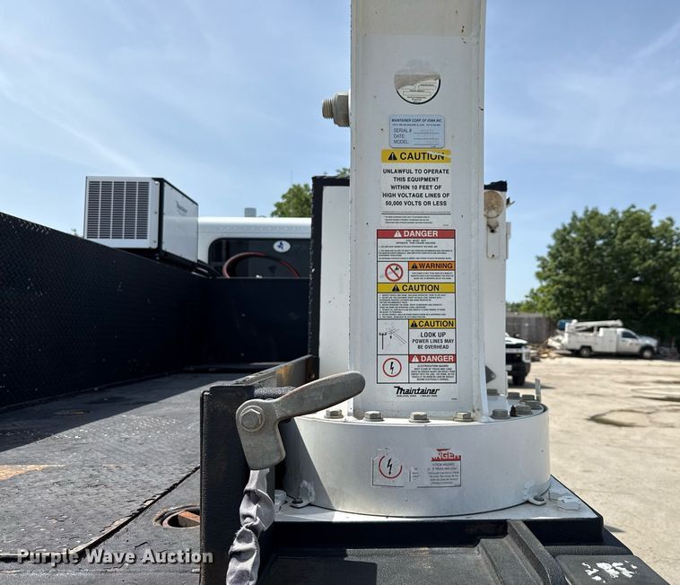 image for item ED5799 2016 Peterbilt 337 crane truck