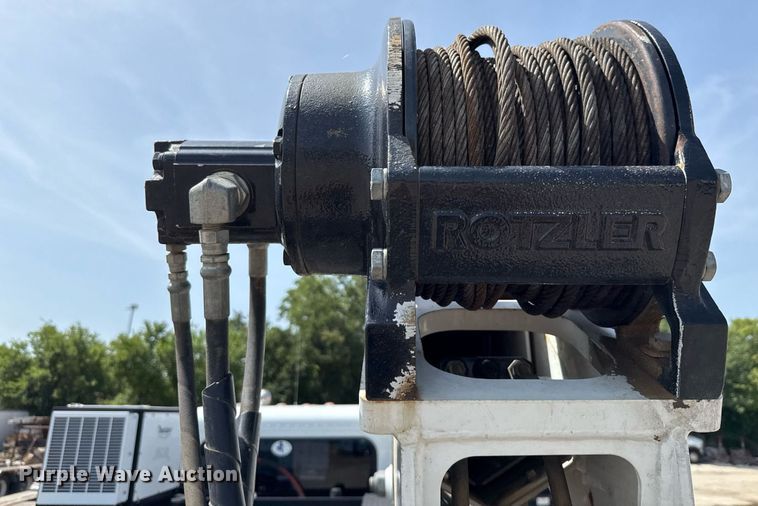 image for item ED5799 2016 Peterbilt 337 crane truck