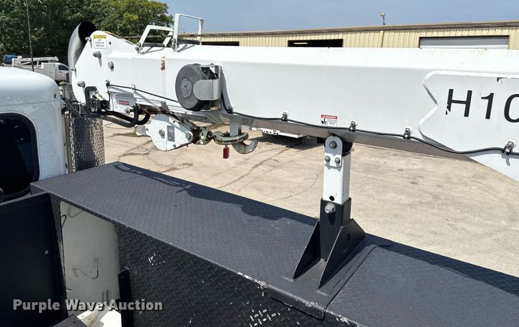 image for item ED5799 2016 Peterbilt 337 crane truck