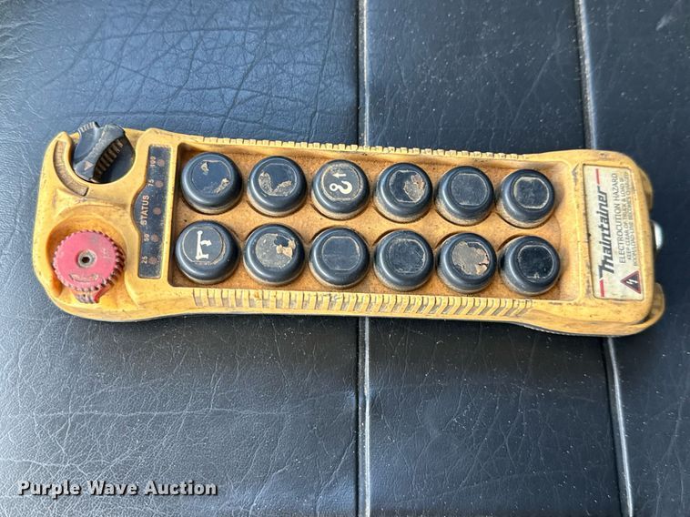 image for item ED5799 2016 Peterbilt 337 crane truck