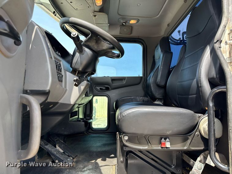 image for item ED5799 2016 Peterbilt 337 crane truck