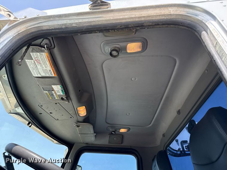 image for item ED5799 2016 Peterbilt 337 crane truck