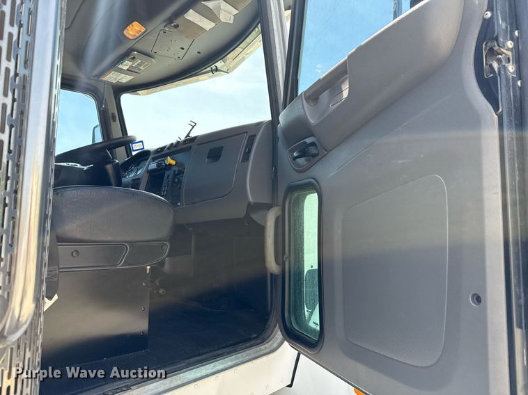 image for item ED5799 2016 Peterbilt 337 crane truck