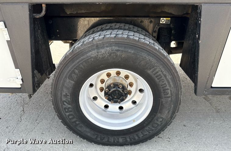 image for item ED5799 2016 Peterbilt 337 crane truck