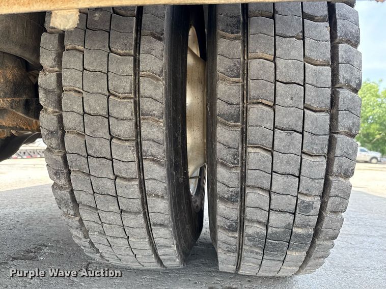 image for item ED5799 2016 Peterbilt 337 crane truck