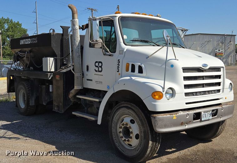 image for item EF1613 2007 Sterling L7500 Series pothole patcher truck