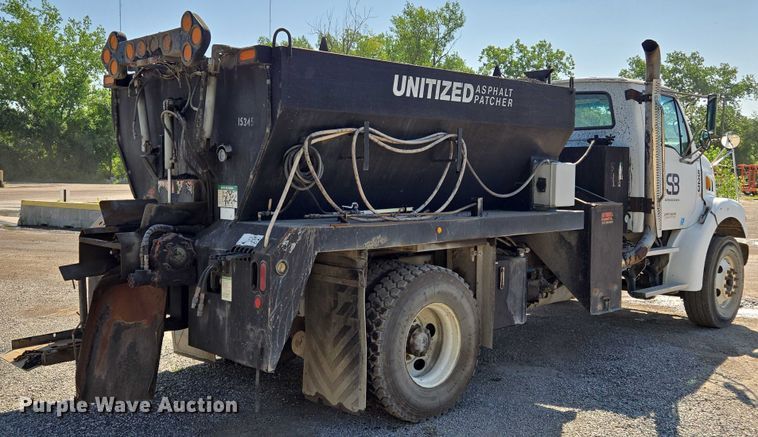 image for item EF1613 2007 Sterling L7500 Series pothole patcher truck