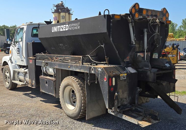 image for item EF1613 2007 Sterling L7500 Series pothole patcher truck