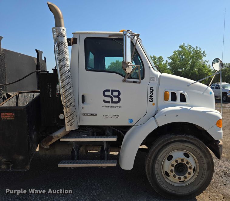 image for item EF1613 2007 Sterling L7500 Series pothole patcher truck