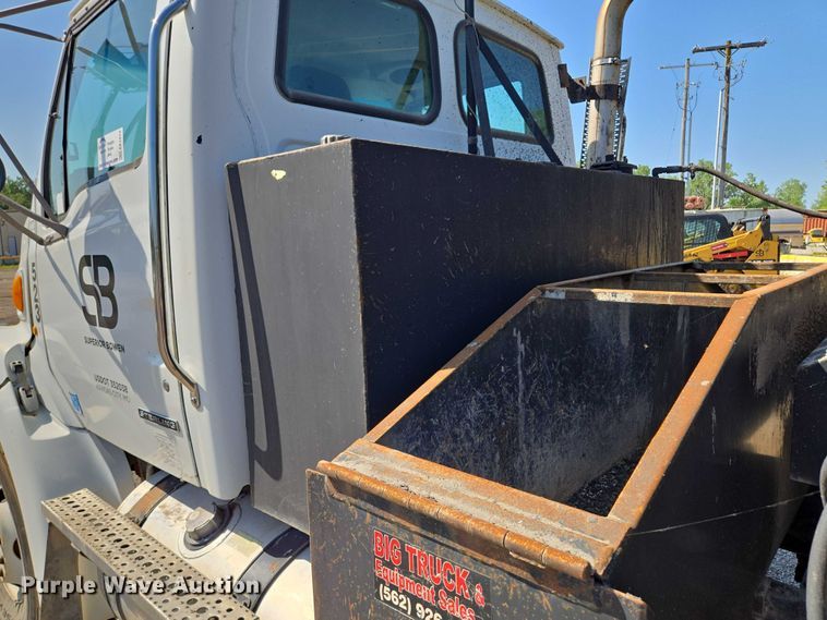 image for item EF1613 2007 Sterling L7500 Series pothole patcher truck