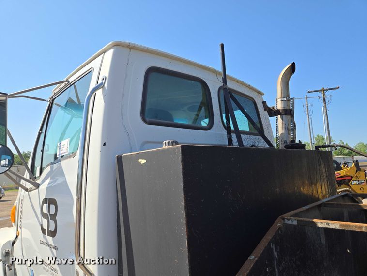 image for item EF1613 2007 Sterling L7500 Series pothole patcher truck