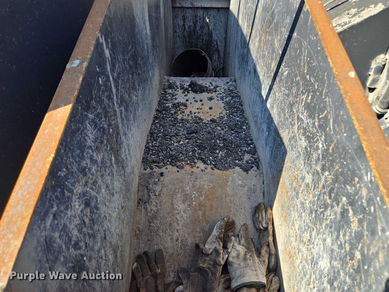 image for item EF1613 2007 Sterling L7500 Series pothole patcher truck