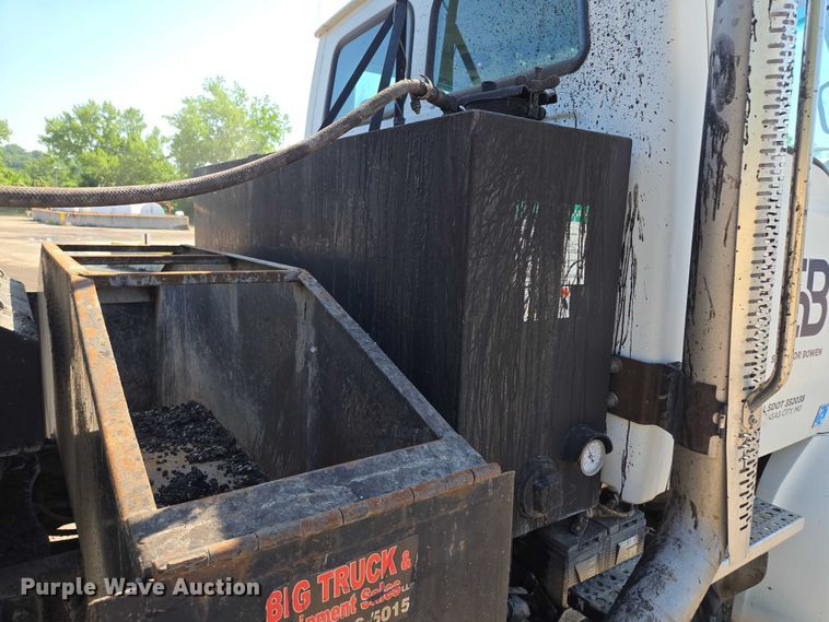 image for item EF1613 2007 Sterling L7500 Series pothole patcher truck