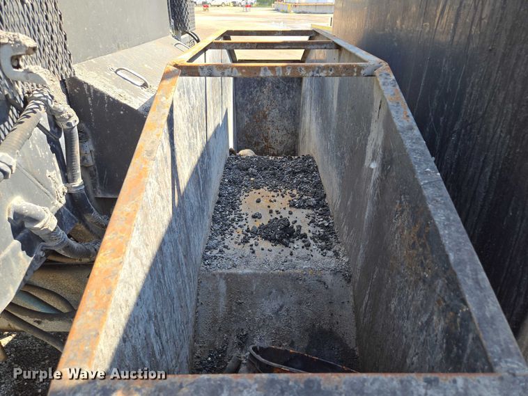 image for item EF1613 2007 Sterling L7500 Series pothole patcher truck