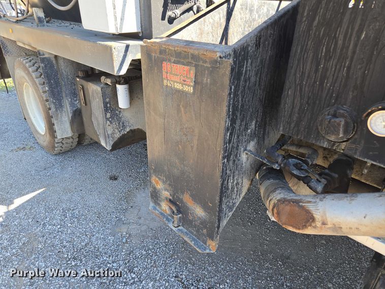 image for item EF1613 2007 Sterling L7500 Series pothole patcher truck