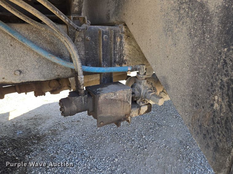 image for item EF1613 2007 Sterling L7500 Series pothole patcher truck