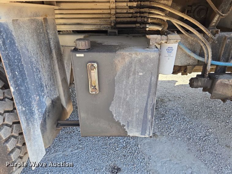 image for item EF1613 2007 Sterling L7500 Series pothole patcher truck