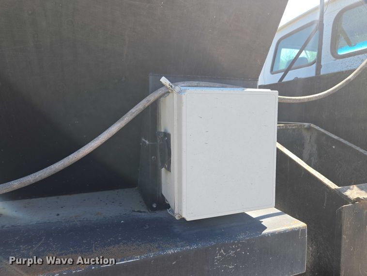 image for item EF1613 2007 Sterling L7500 Series pothole patcher truck